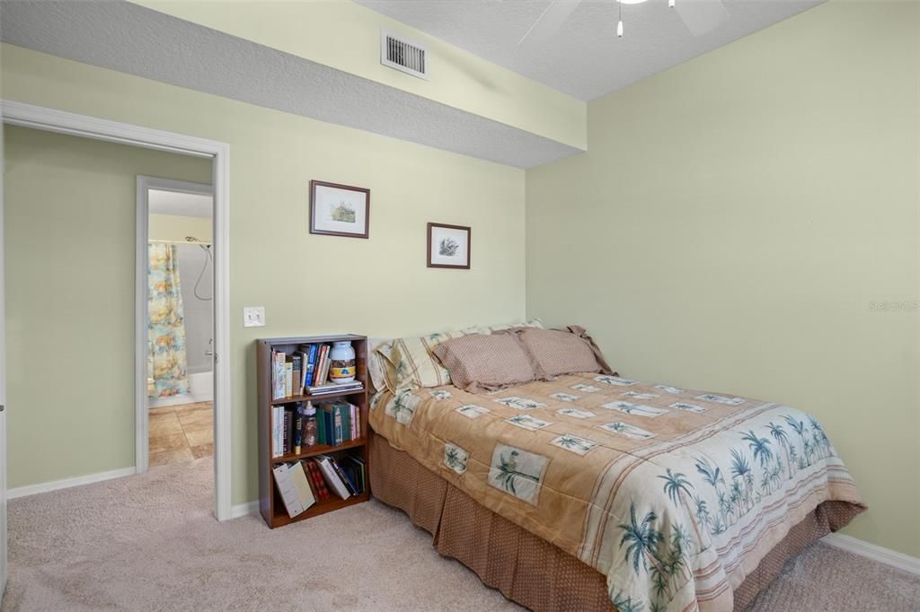 Active With Contract: $165,000 (3 beds, 2 baths, 1362 Square Feet)