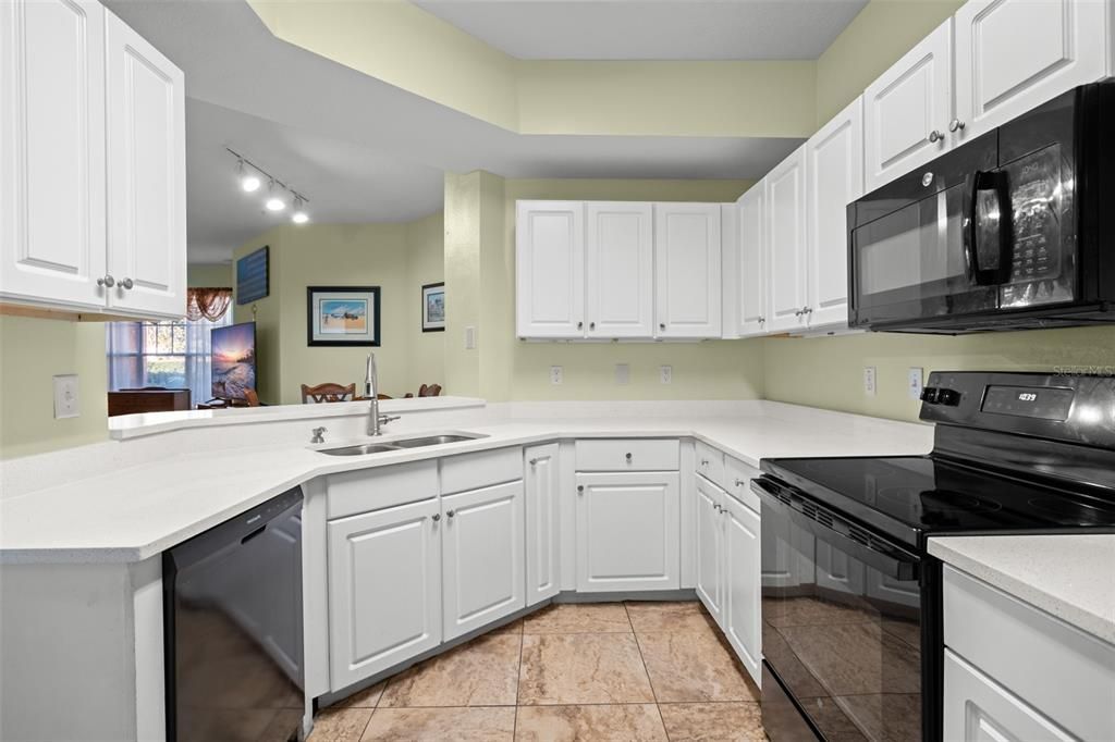 Active With Contract: $165,000 (3 beds, 2 baths, 1362 Square Feet)