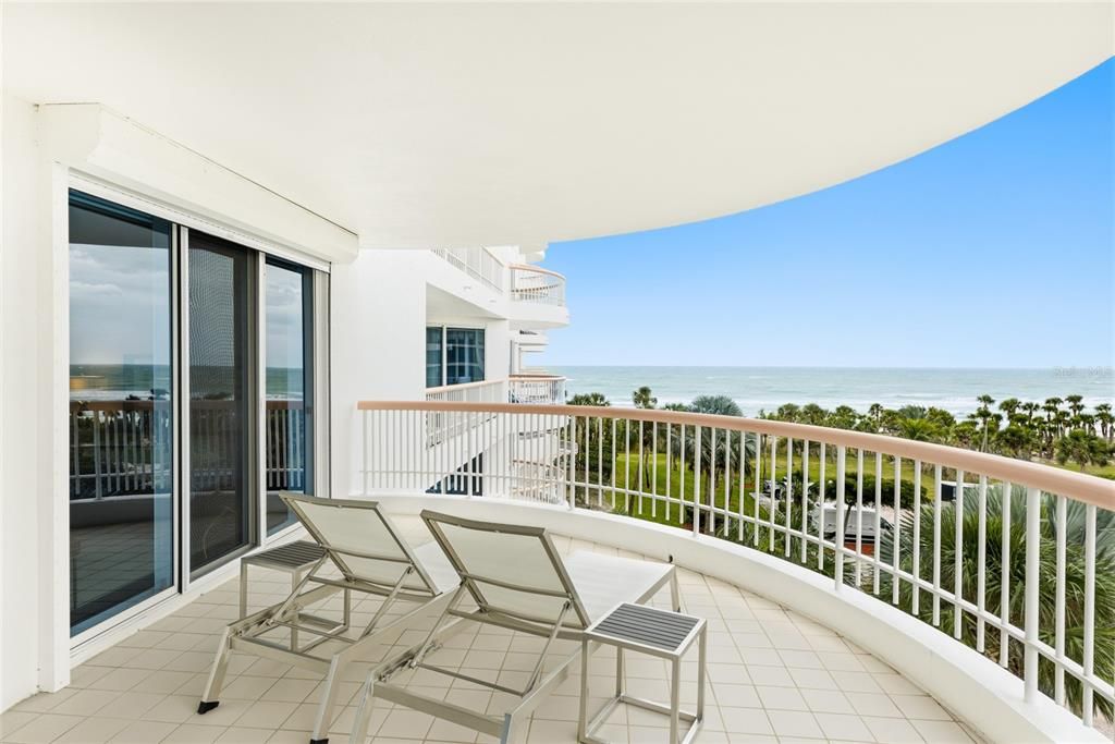 Activo con contrato: $2,399,000 (3 camas, 3 baños, 2780 Pies cuadrados)