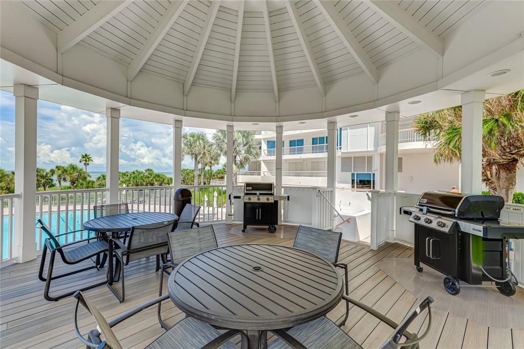 Activo con contrato: $2,399,000 (3 camas, 3 baños, 2780 Pies cuadrados)