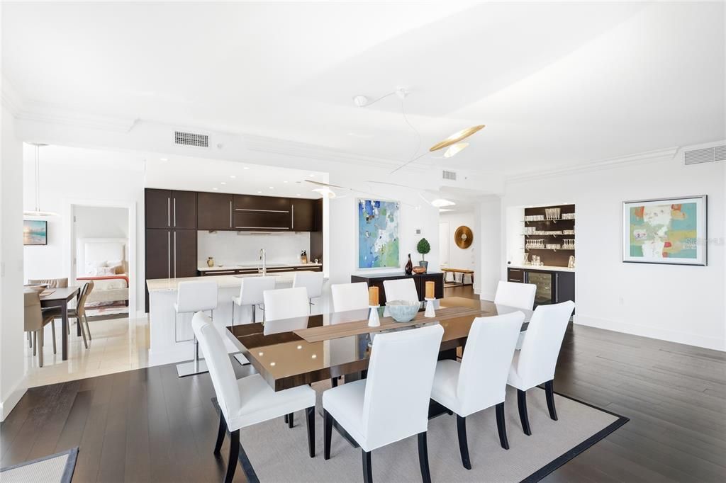 Activo con contrato: $2,399,000 (3 camas, 3 baños, 2780 Pies cuadrados)