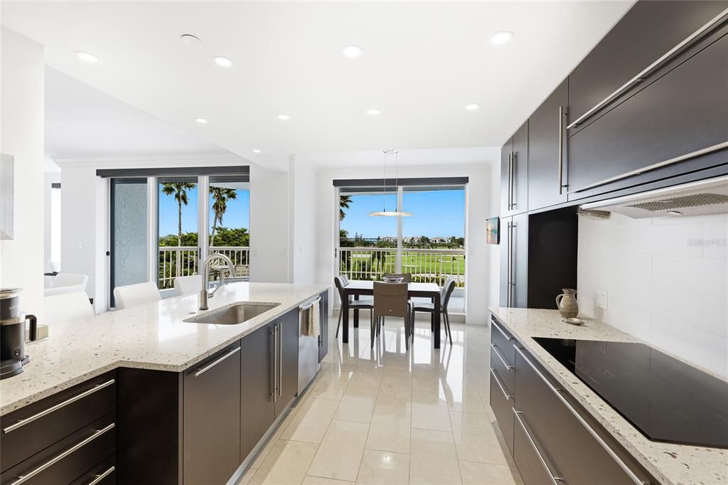 Activo con contrato: $2,399,000 (3 camas, 3 baños, 2780 Pies cuadrados)