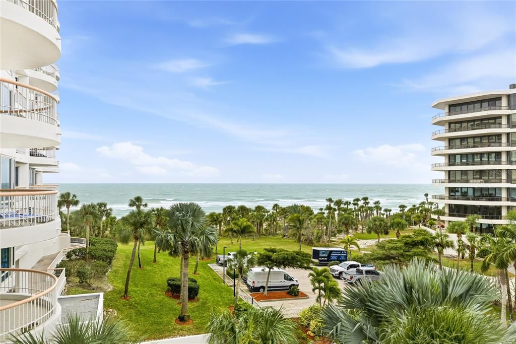 Activo con contrato: $2,399,000 (3 camas, 3 baños, 2780 Pies cuadrados)