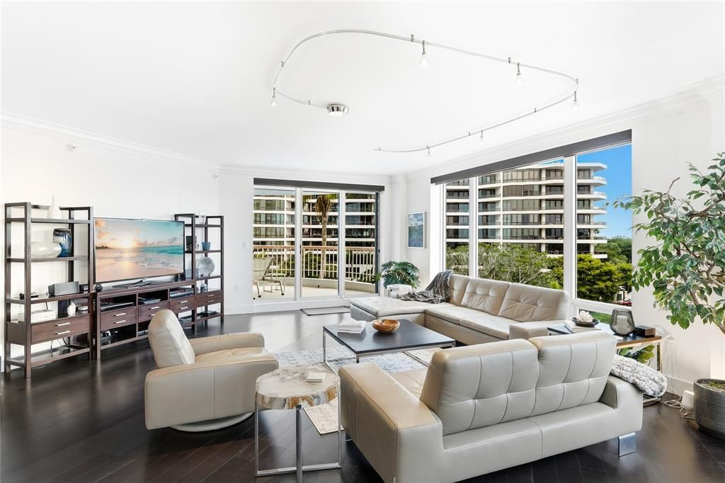 Activo con contrato: $2,399,000 (3 camas, 3 baños, 2780 Pies cuadrados)
