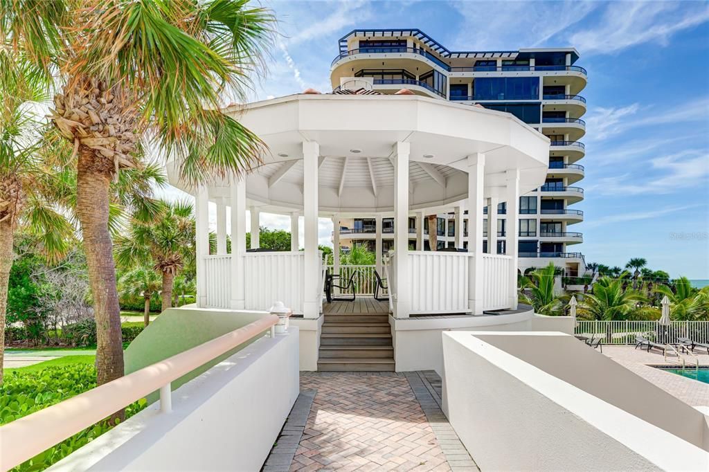 Activo con contrato: $2,399,000 (3 camas, 3 baños, 2780 Pies cuadrados)