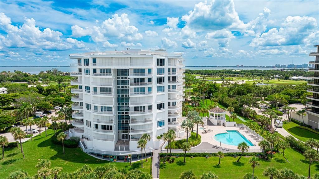 Activo con contrato: $2,399,000 (3 camas, 3 baños, 2780 Pies cuadrados)