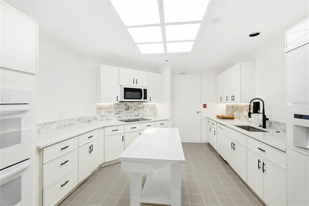 Activo con contrato: $2,399,000 (3 camas, 3 baños, 2780 Pies cuadrados)