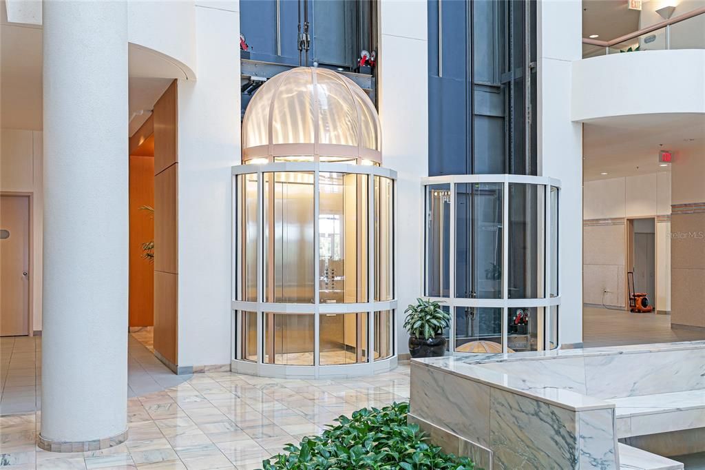 Activo con contrato: $2,399,000 (3 camas, 3 baños, 2780 Pies cuadrados)