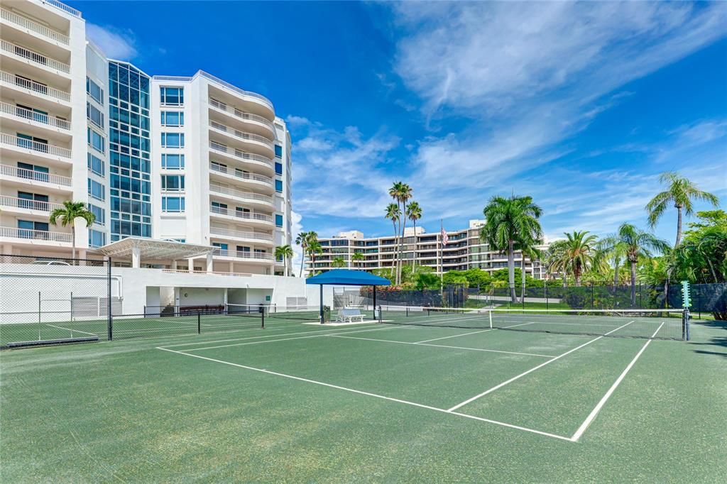 Activo con contrato: $2,399,000 (3 camas, 3 baños, 2780 Pies cuadrados)