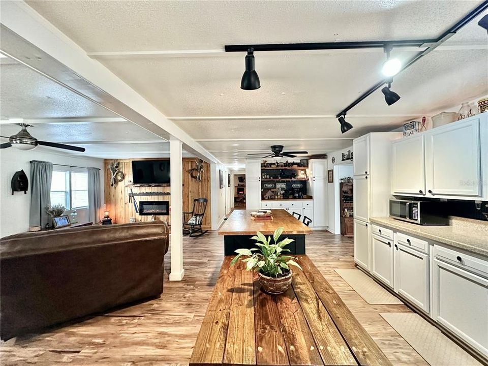 En Venta: $250,000 (3 camas, 2 baños, 1704 Pies cuadrados)