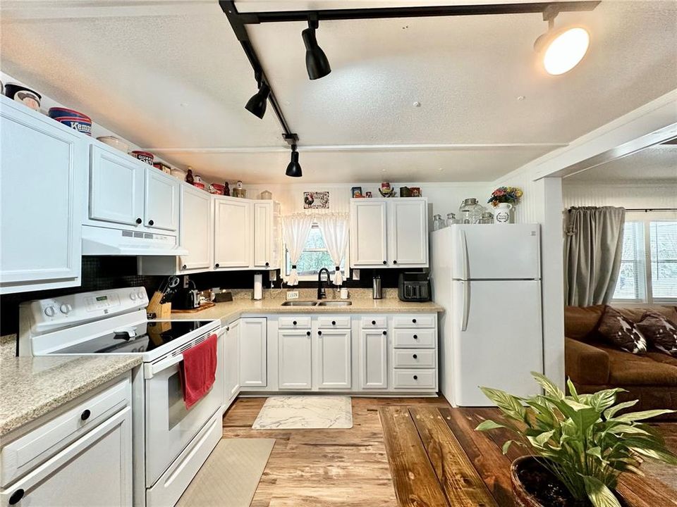 En Venta: $250,000 (3 camas, 2 baños, 1704 Pies cuadrados)