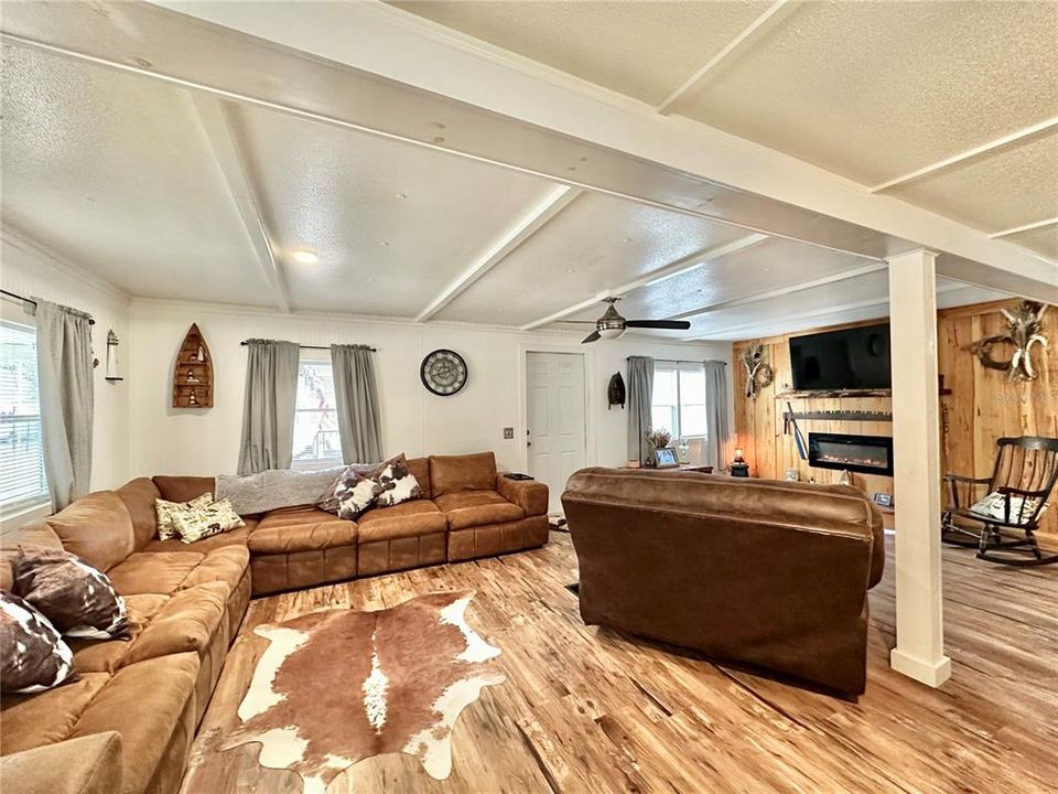 En Venta: $250,000 (3 camas, 2 baños, 1704 Pies cuadrados)