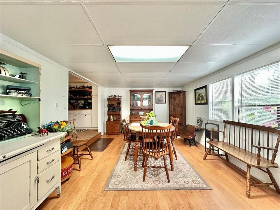 En Venta: $250,000 (3 camas, 2 baños, 1704 Pies cuadrados)