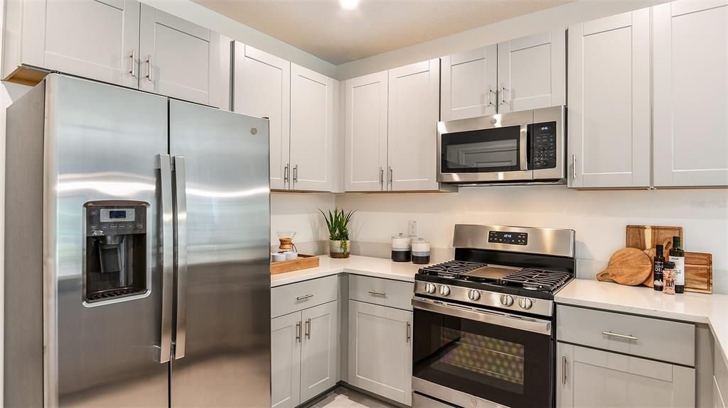 Activo con contrato: $305,999 (3 camas, 2 baños, 1455 Pies cuadrados)