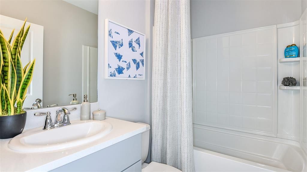 Activo con contrato: $305,999 (3 camas, 2 baños, 1455 Pies cuadrados)