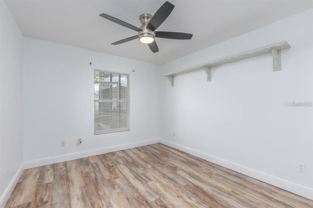 Под контрактом: $415,000 (3 спален, 2 ванн, 1372 Квадратных фут)
