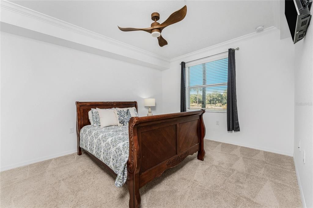 合同活跃: $239,000 (2 贝兹, 2 浴室, 1120 平方英尺)