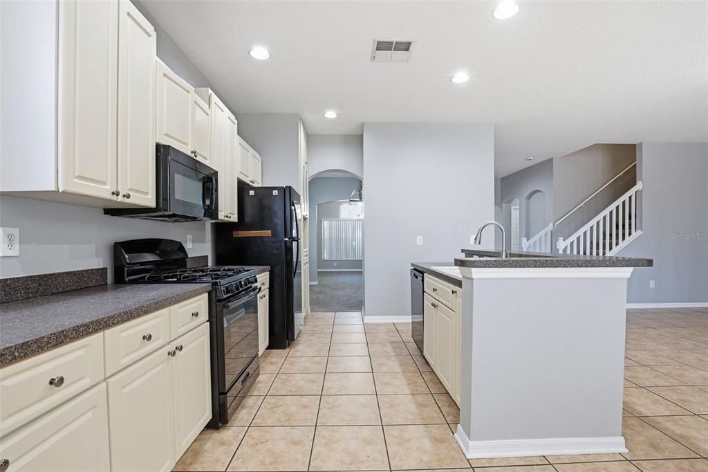Active With Contract: $439,900 (4 beds, 2 baths, 2727 Square Feet)