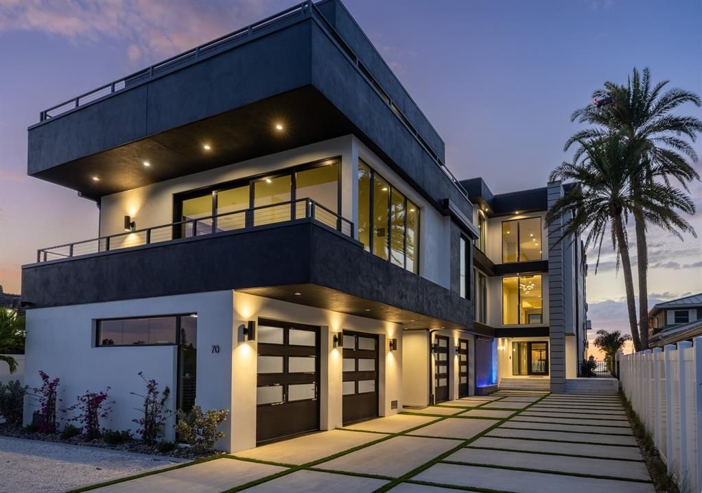 For Sale: $8,950,000 (6 beds, 6 baths, 8042 Square Feet)