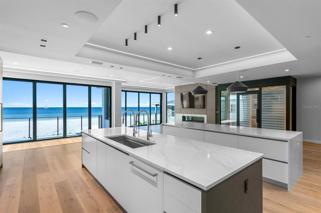 For Sale: $8,950,000 (6 beds, 6 baths, 8042 Square Feet)