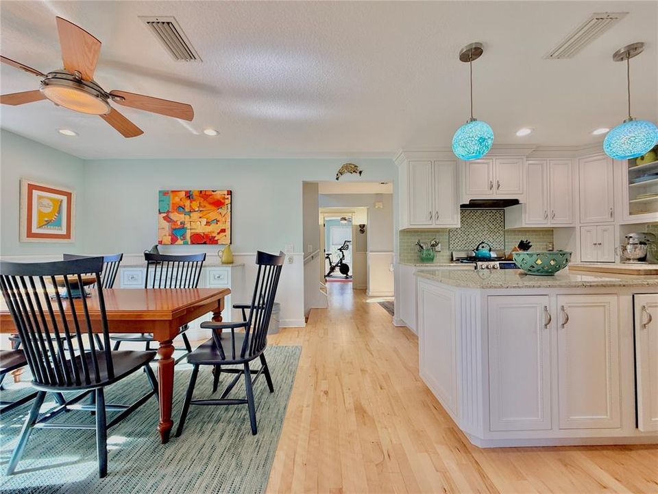 Под контрактом: $1,250,000 (5 спален, 4 ванн, 2914 Квадратных фут)