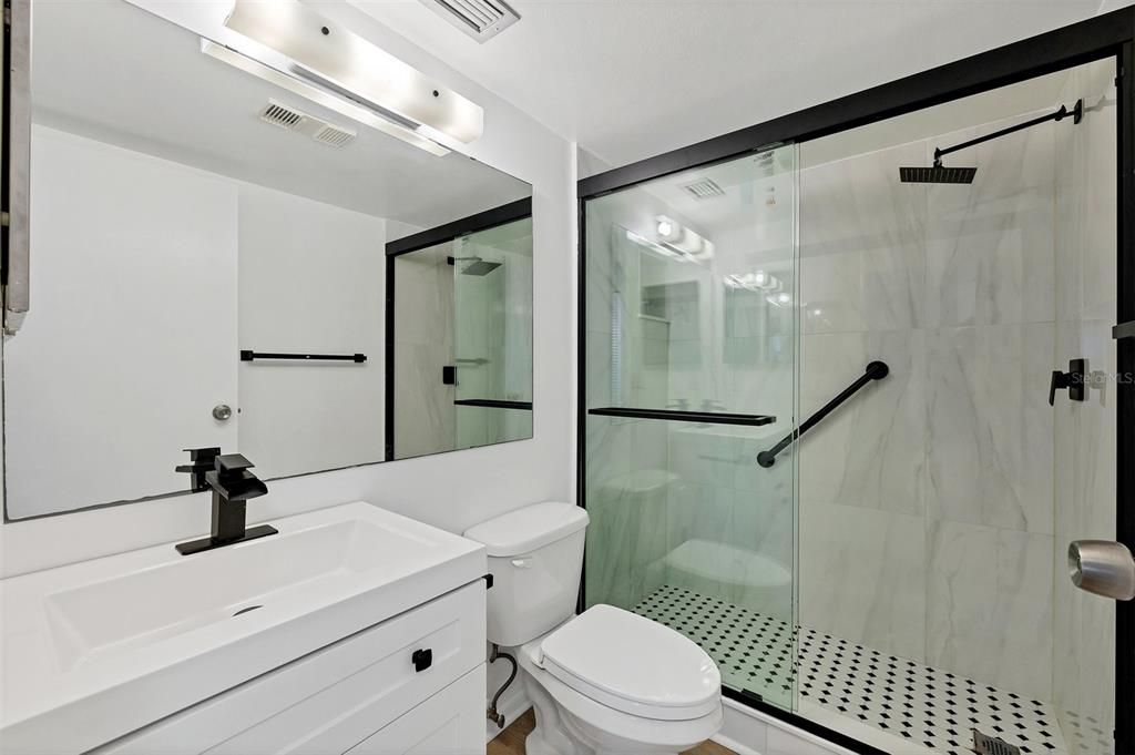 Activo con contrato: $175,000 (2 camas, 2 baños, 964 Pies cuadrados)