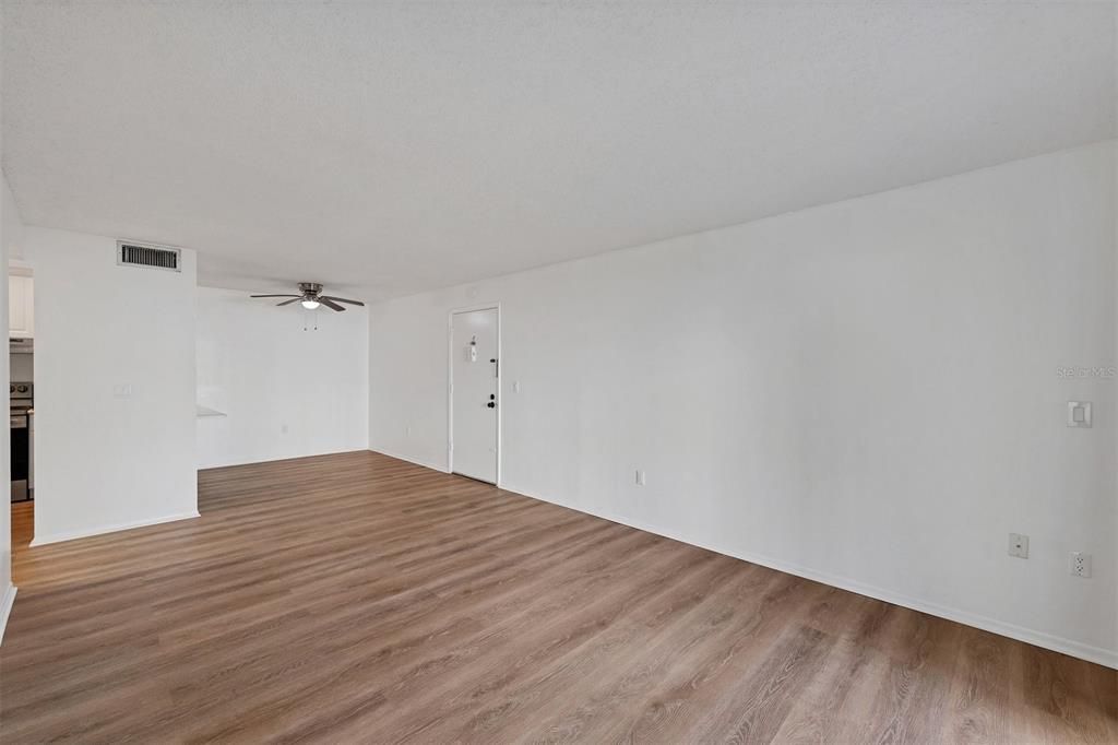 Activo con contrato: $175,000 (2 camas, 2 baños, 964 Pies cuadrados)