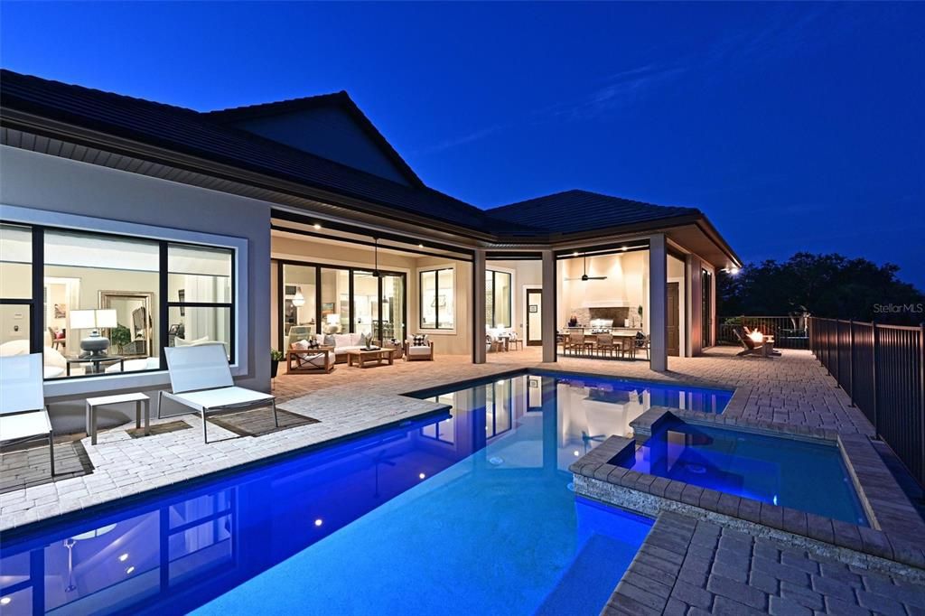 Activo con contrato: $2,850,000 (3 camas, 3 baños, 3669 Pies cuadrados)