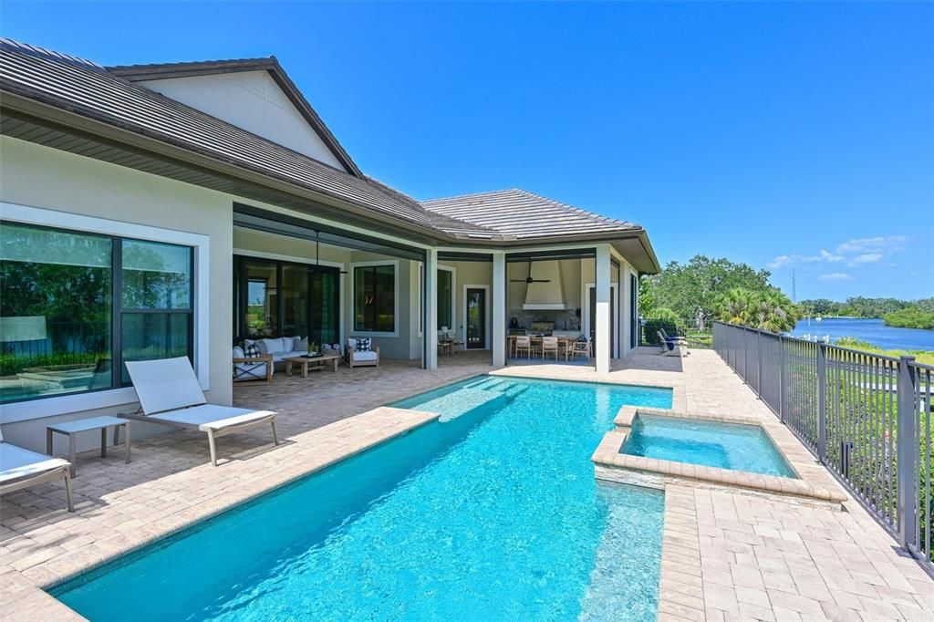 Activo con contrato: $2,850,000 (3 camas, 3 baños, 3669 Pies cuadrados)