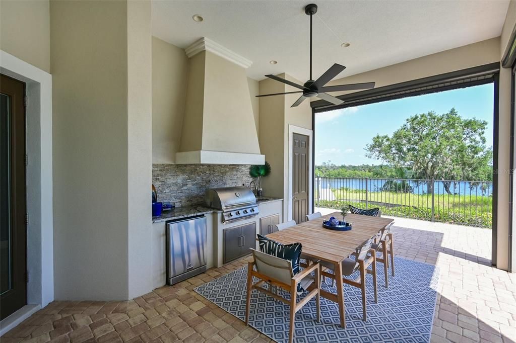 Activo con contrato: $2,850,000 (3 camas, 3 baños, 3669 Pies cuadrados)