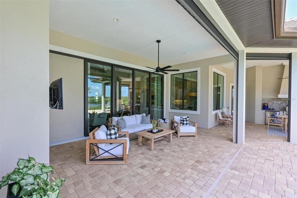 Activo con contrato: $2,850,000 (3 camas, 3 baños, 3669 Pies cuadrados)