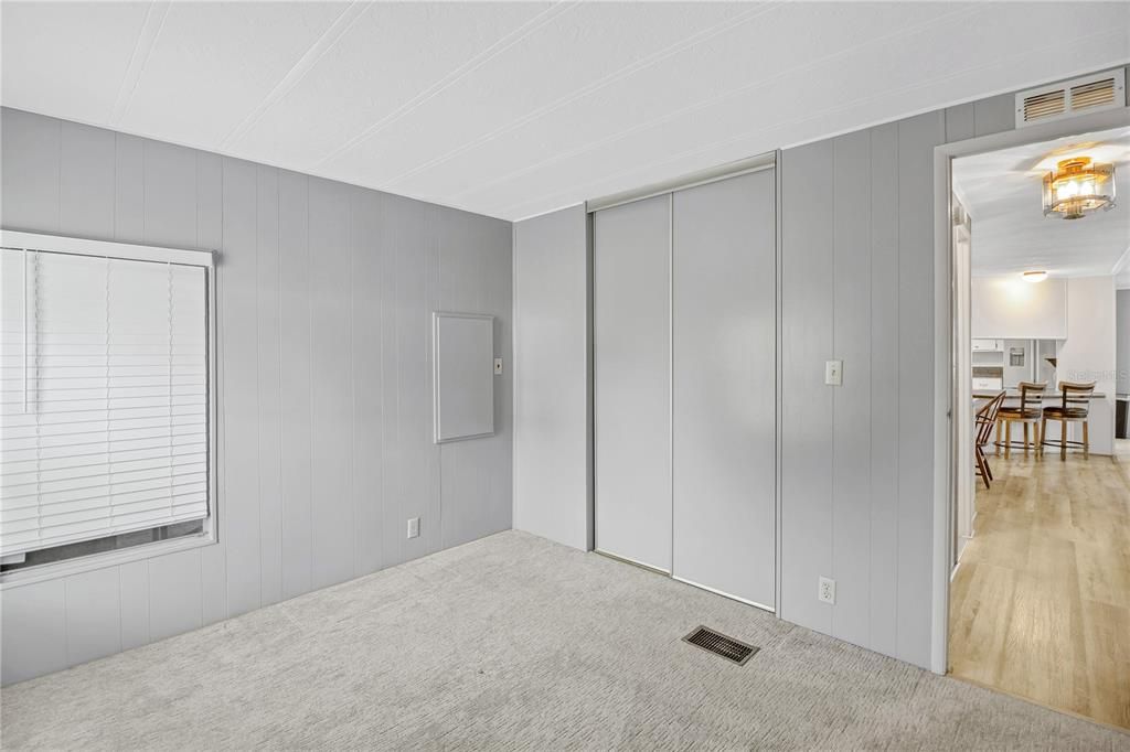 На продажу: $139,997 (2 спален, 2 ванн, 1040 Квадратных фут)
