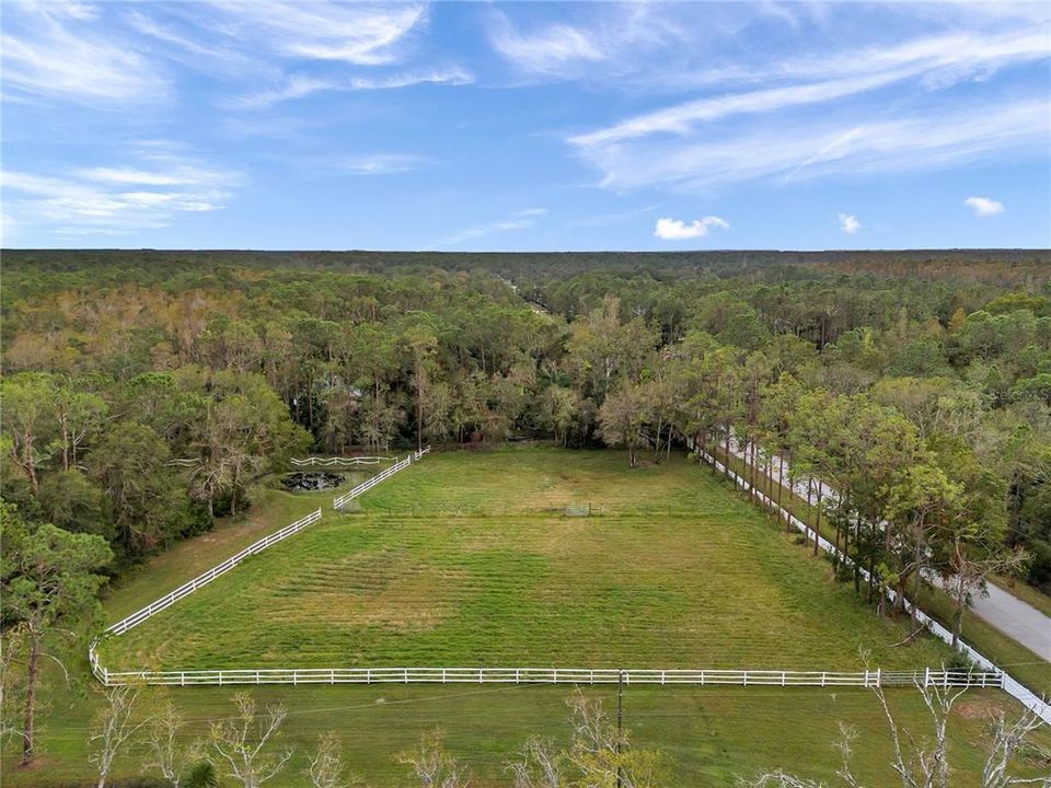На продажу: $1,950,000 (10.09 acres)