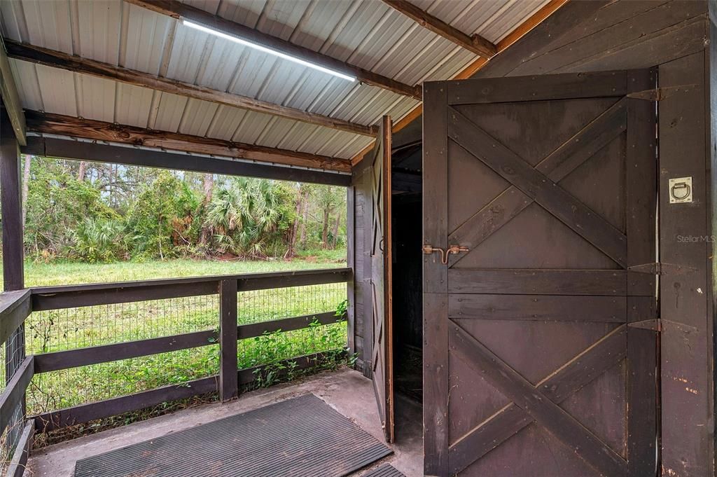 На продажу: $1,950,000 (10.09 acres)