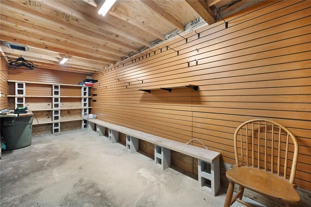 На продажу: $1,950,000 (10.09 acres)