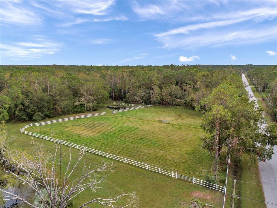 На продажу: $1,950,000 (10.09 acres)