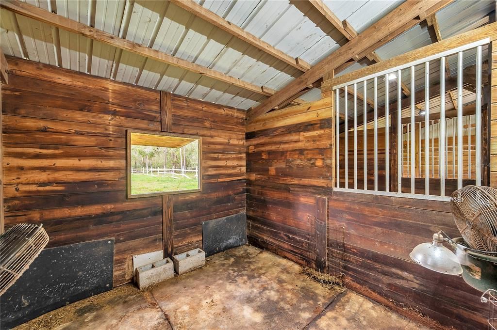 На продажу: $1,950,000 (10.09 acres)