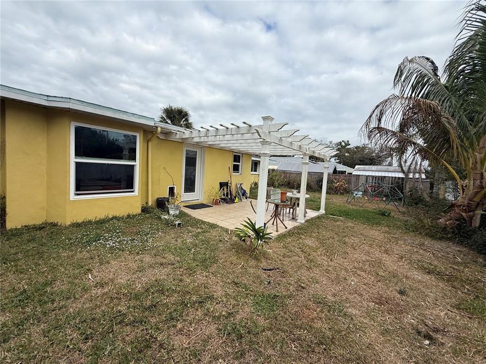 Activo con contrato: $225,000 (3 camas, 2 baños, 1077 Pies cuadrados)