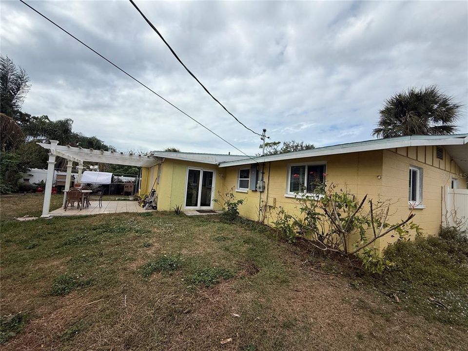 Activo con contrato: $225,000 (3 camas, 2 baños, 1077 Pies cuadrados)