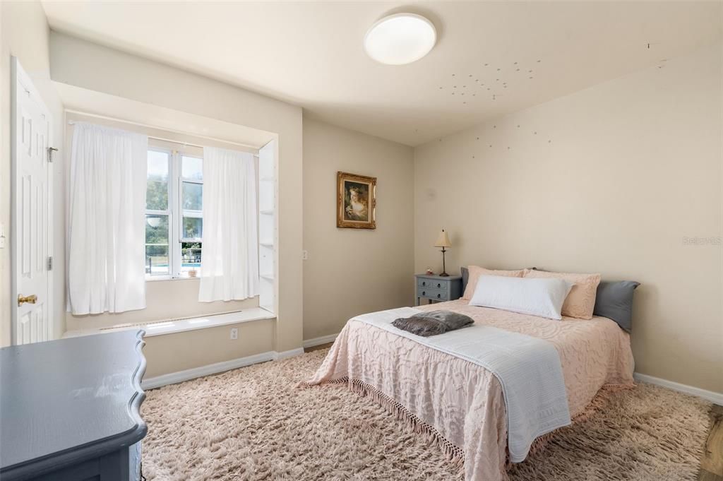 For Sale: $967,000 (5 beds, 3 baths, 3270 Square Feet)
