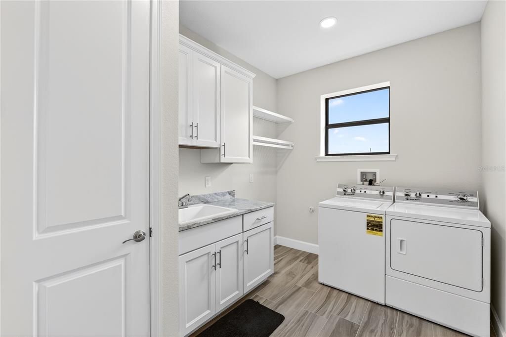 For Sale: $1,000,000 (3 beds, 2 baths, 2319 Square Feet)