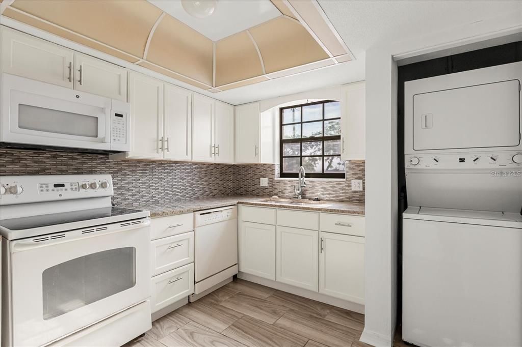 For Rent: $1,600 (2 beds, 2 baths, 1386 Square Feet)
