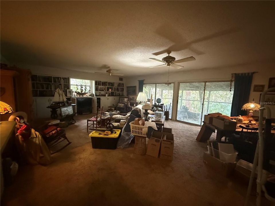 En Venta: $250,000 (3 camas, 2 baños, 2032 Pies cuadrados)
