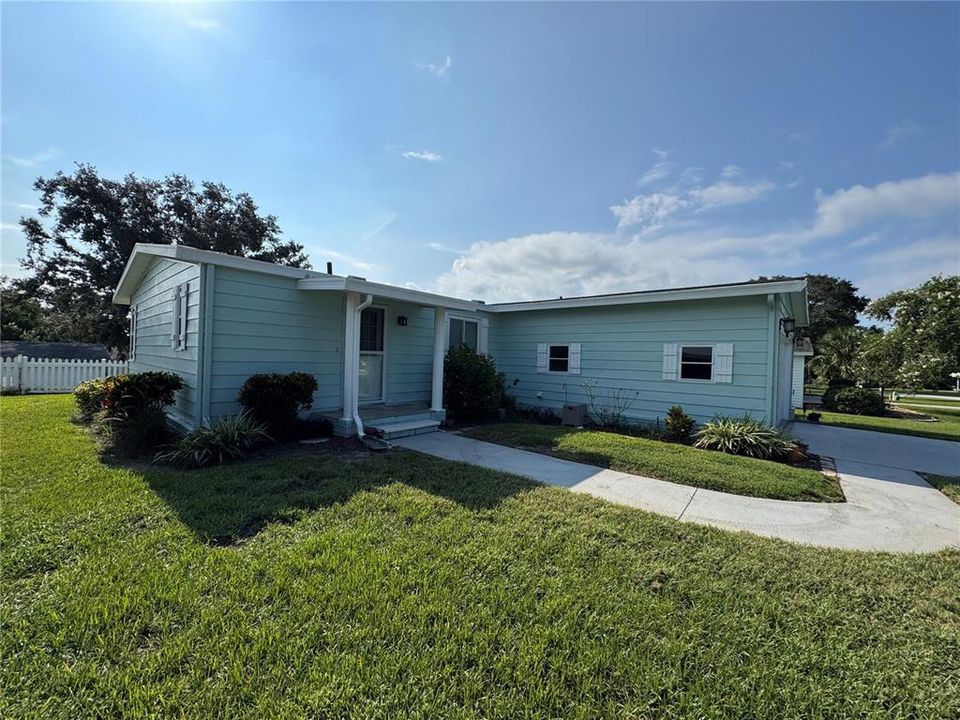 For Sale: $165,000 (2 beds, 2 baths, 1144 Square Feet)