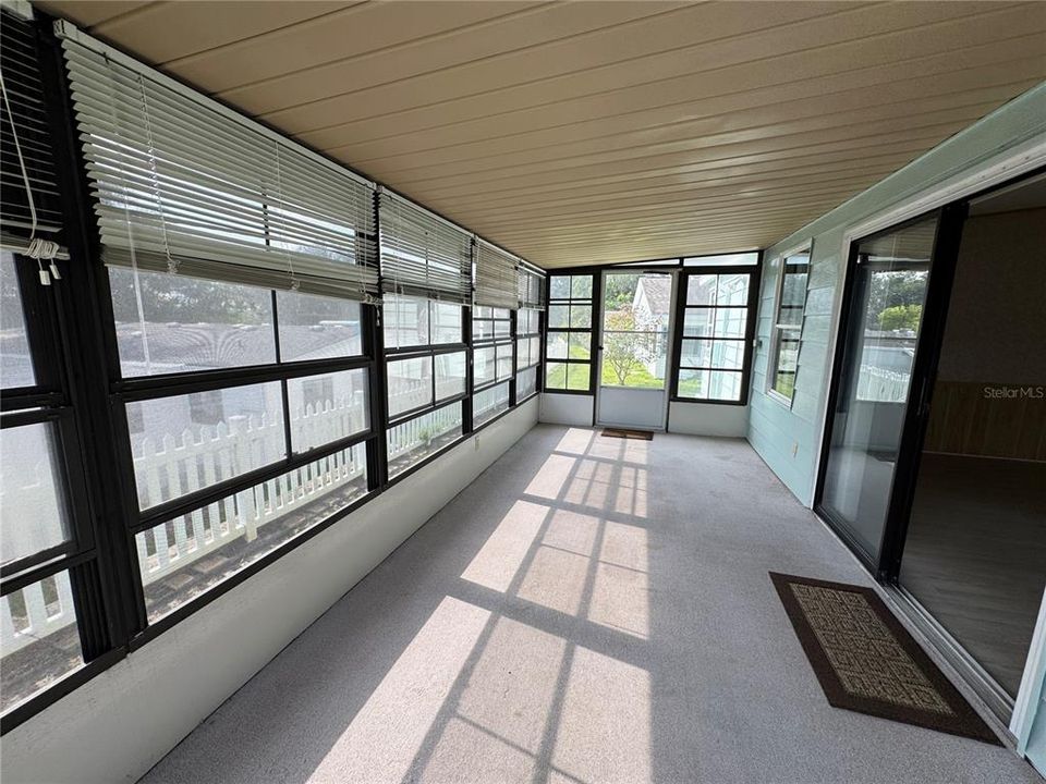 For Sale: $165,000 (2 beds, 2 baths, 1144 Square Feet)