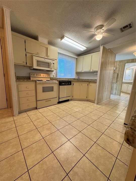 For Sale: $165,000 (2 beds, 2 baths, 1144 Square Feet)
