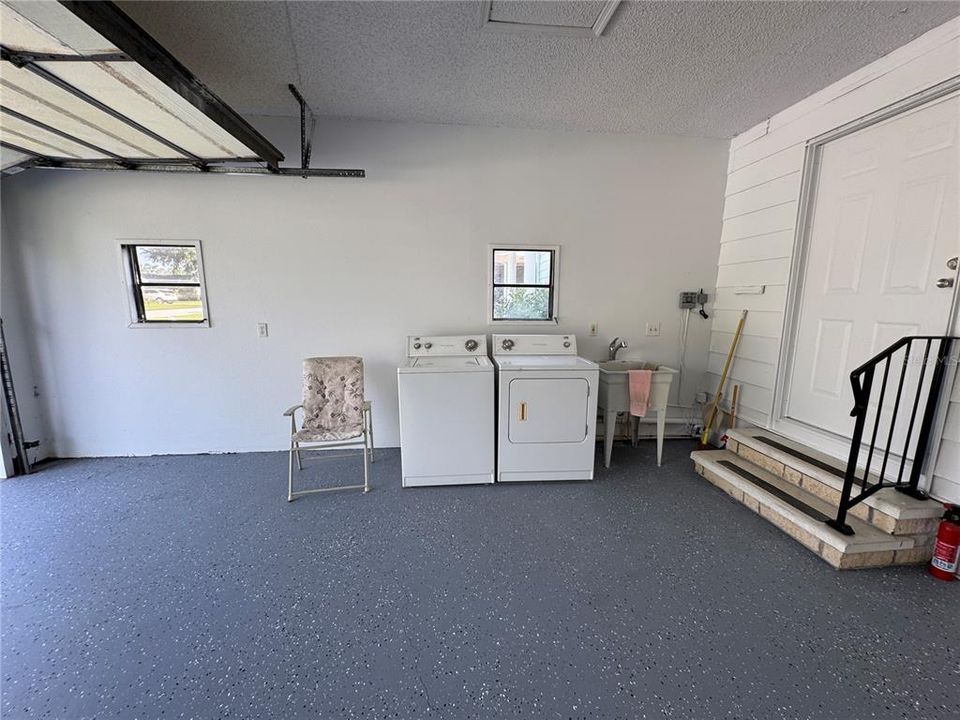 For Sale: $165,000 (2 beds, 2 baths, 1144 Square Feet)