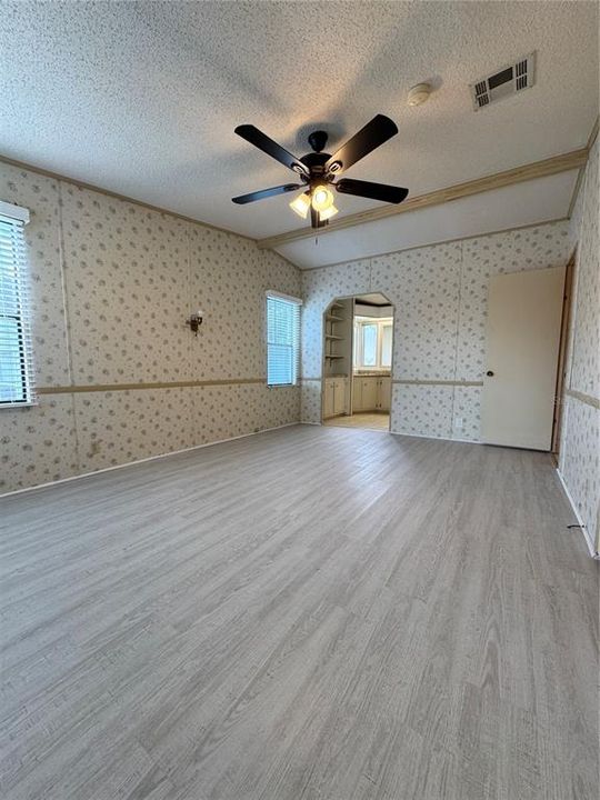 For Sale: $165,000 (2 beds, 2 baths, 1144 Square Feet)