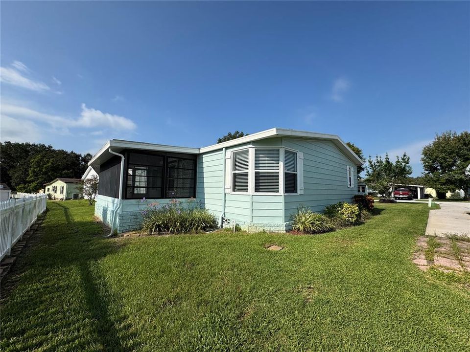 For Sale: $165,000 (2 beds, 2 baths, 1144 Square Feet)