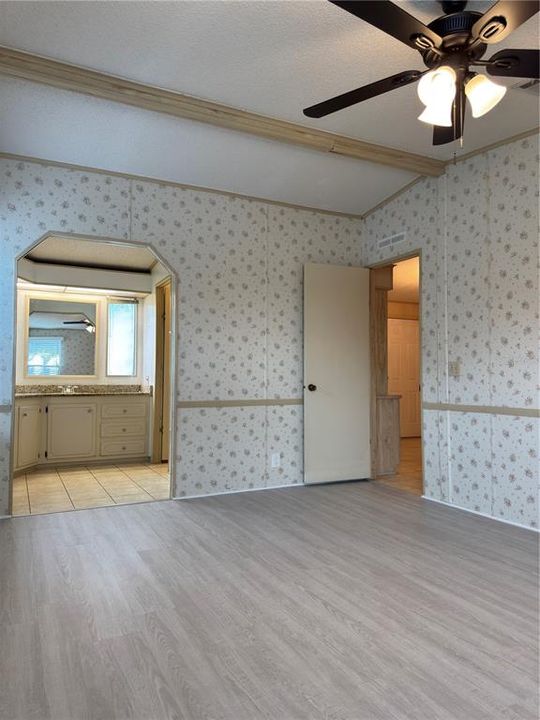 For Sale: $165,000 (2 beds, 2 baths, 1144 Square Feet)